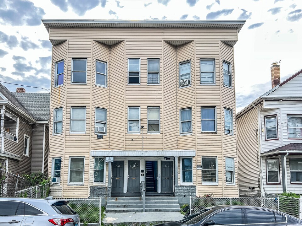 511 Brooks St in Bridgeport, CT - Building Photo