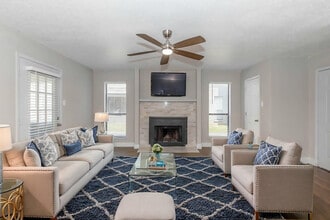 301 Greenville in Allen, TX - Foto de edificio - Building Photo