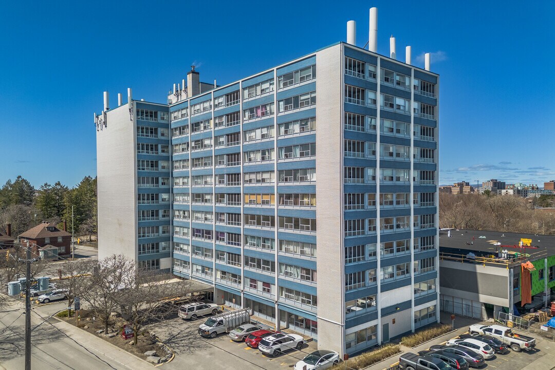 Colonel By Towers in Ottawa, ON - Building Photo