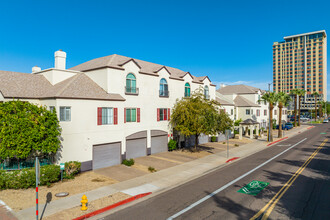 St. Croix Villas Condominiums in Phoenix, AZ - Foto de edificio - Building Photo