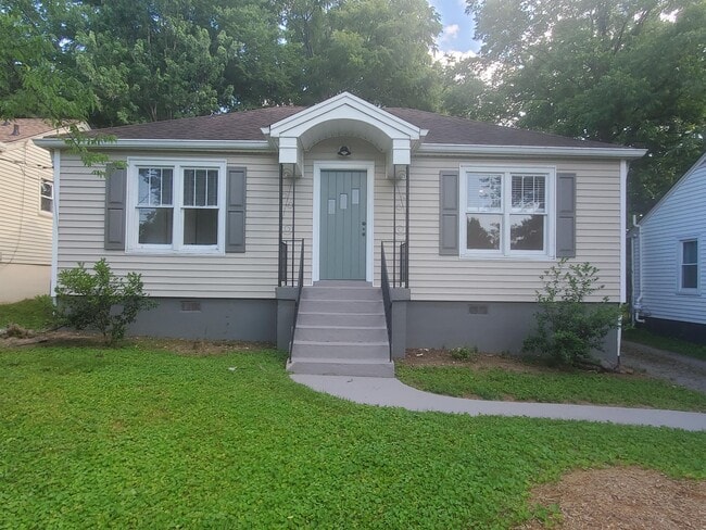 property at 1002 Broadmoor Dr