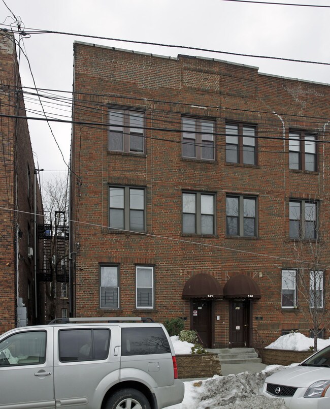 121-123 Roosevelt Ave in Jersey City, NJ - Building Photo - Building Photo