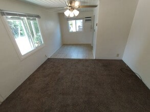 1115-1121 El Vecino Ct in Modesto, CA - Building Photo - Building Photo