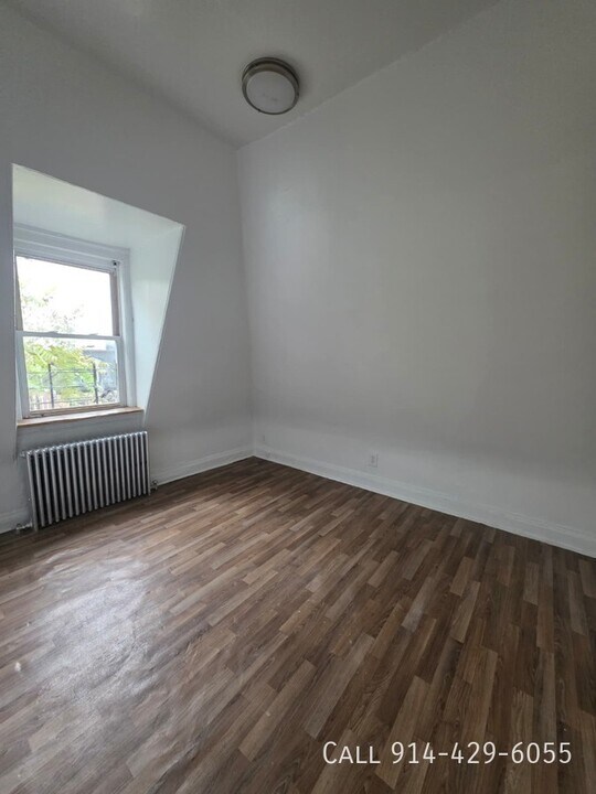 160 Buena Vista Ave in Yonkers, NY - Building Photo