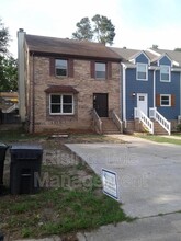 600 Cahaba Manor Ln in Pelham, AL - Foto de edificio - Building Photo