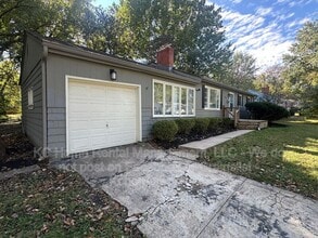 6401 W 72nd Terrace in Overland Park, KS - Building Photo - Building Photo