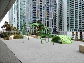 68 SE 6th St, Unit 2411 in Miami, FL - Building Photo - Building Photo