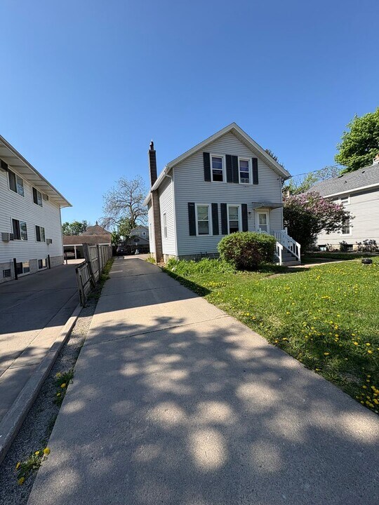 743 Woodland Ave in Oshkosh, WI - Building Photo