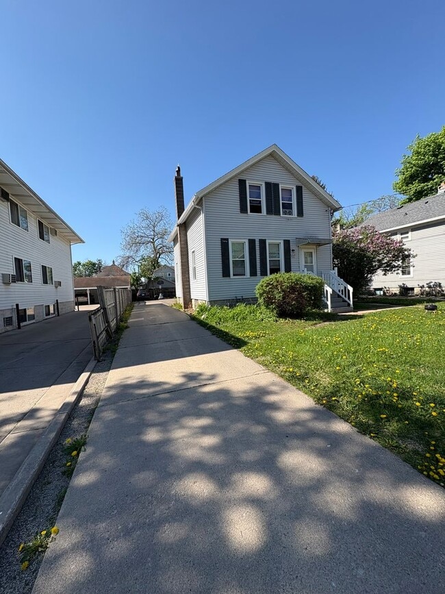 property at 743 Woodland Ave