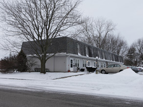 56-66 Lindbergh St in Barberton, OH - Building Photo - Building Photo