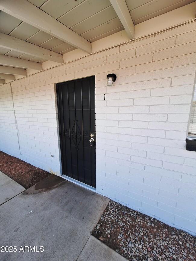 1317 N 48th Pl in Phoenix, AZ - Building Photo - Building Photo