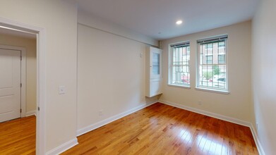 123 Sutherland Rd, Unit B in Boston, MA - Foto de edificio - Building Photo
