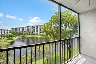 2228 N Cypress Bend Dr, Unit LPH406 in Pompano Beach, FL - Building Photo - Building Photo