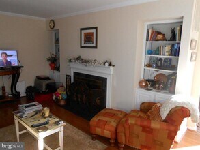 9817 Pebble Weigh Ct in Burke, VA - Building Photo - Building Photo