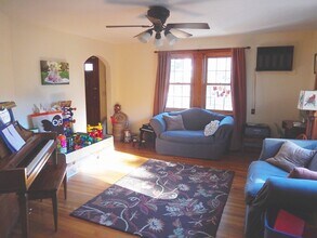 8 Castle Rd in Wayland, MA - Building Photo - Building Photo