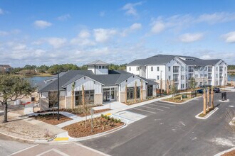 The Clarke at Kendall Town Apartments in Jacksonville, FL - Foto de edificio - Building Photo