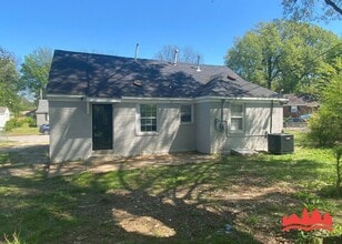 2302 Alameda Ave in Memphis, TN - Foto de edificio - Building Photo