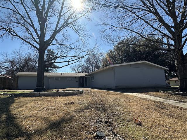 821 Laroche St in Grand Prairie, TX - Building Photo