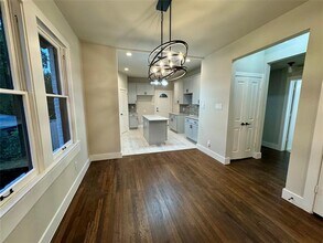 1810 Ramsey Ave in Dallas, TX - Foto de edificio - Building Photo