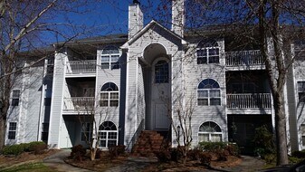 214 Quietwood Dr in Winston-Salem, NC - Building Photo