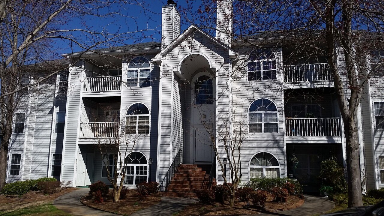 214 Quietwood Dr in Winston-Salem, NC - Building Photo