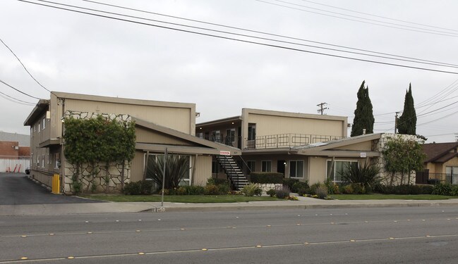 825-829 S East St in Anaheim, CA - Building Photo - Building Photo