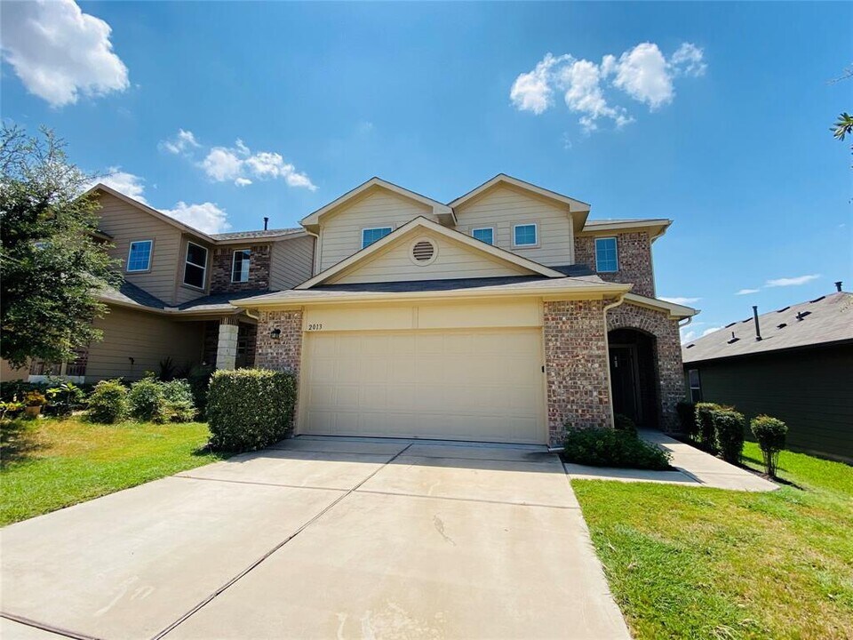 2013 Langdale Ln in Austin, TX - Building Photo