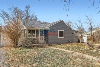 755 Newark St in Aurora, CO - Foto de edificio - Building Photo