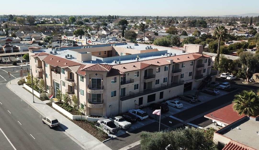 Villa Madrid in Lakewood, CA - Building Photo