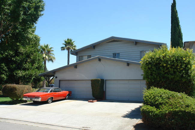 704 Concord Ave in San Jose, CA - Foto de edificio - Building Photo