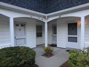 35 Jamestown Dr in Springfield, MA - Building Photo - Building Photo