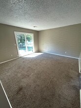 9316 NE Stardust Ln in Midwest City, OK - Foto de edificio - Building Photo