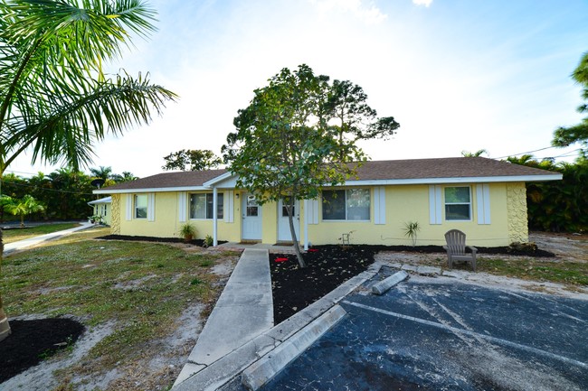 4365 Tarpon Ave in Bonita Springs, FL - Building Photo - Building Photo