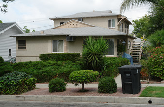 725 E Santa Anita Ave in Burbank, CA - Building Photo - Building Photo