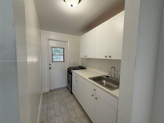 property at 1035 SW 4th St