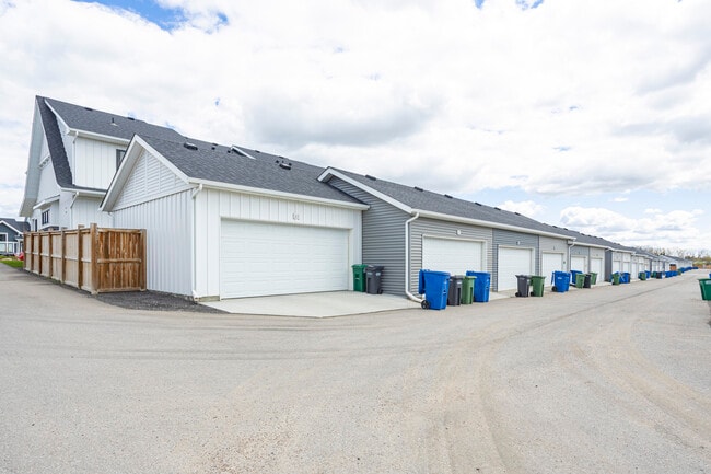 20 D'arcy Blvd in Okotoks, AB - Building Photo - Building Photo