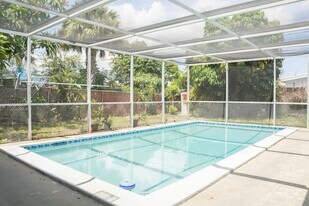 1876 E Chatham Rd in West Palm Beach, FL - Building Photo