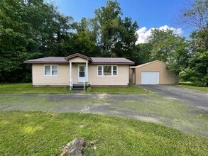 1284 KY-80 in Russell Springs, KY - Building Photo - Building Photo