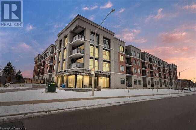 1 Redfern Ave in Hamilton, ON - Building Photo - Building Photo