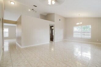 945 Little Creek Rd in Orlando, FL - Building Photo - Building Photo