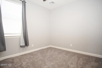 6016 Hidden Acres Dr in El Paso, TX - Building Photo - Building Photo