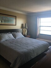 271 Southbay Dr, Unit 5th fl in Naples, FL - Building Photo - Building Photo