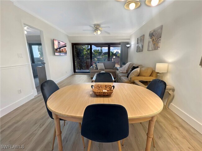 600 Neapolitan Way in Naples, FL - Building Photo - Building Photo