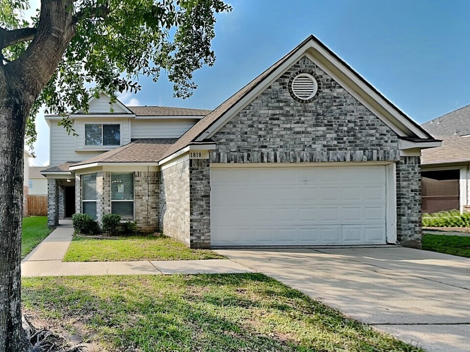 1818 Day Lily Way in Houston, TX - Building Photo
