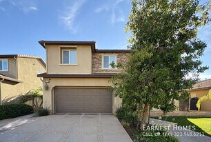 19320 Carranza Ln in Santa Clarita, CA - Building Photo