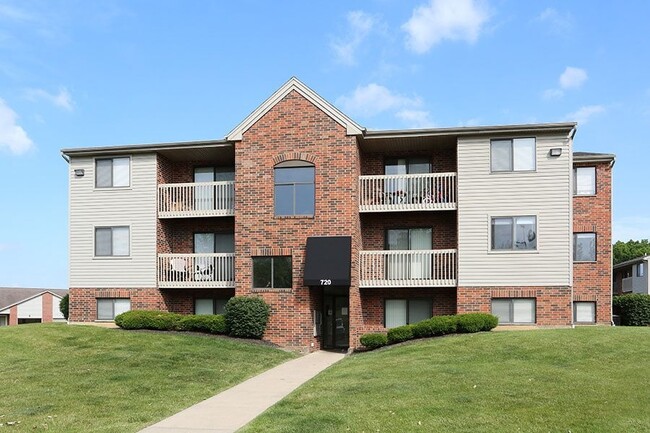 SYCAMORE CREEK APARTMENTS in Sidney, OH - Foto de edificio - Building Photo