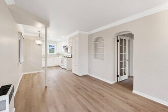 1231-1231 W Bay Ave in Newport Beach, CA - Building Photo - Building Photo