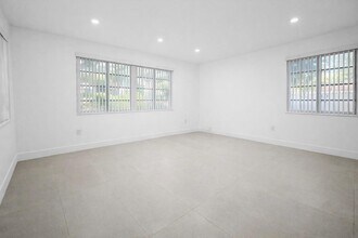 2150 SW 72nd Ave, Unit 1 in Miami, FL - Foto de edificio - Building Photo