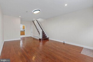 402 Hoffman St in Philadelphia, PA - Building Photo