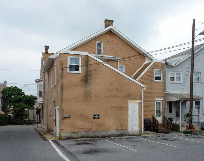 565 Chestnut St in Emmaus, PA - Building Photo - Building Photo